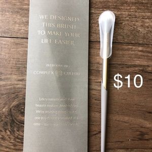 complex culture all over highlighter brush